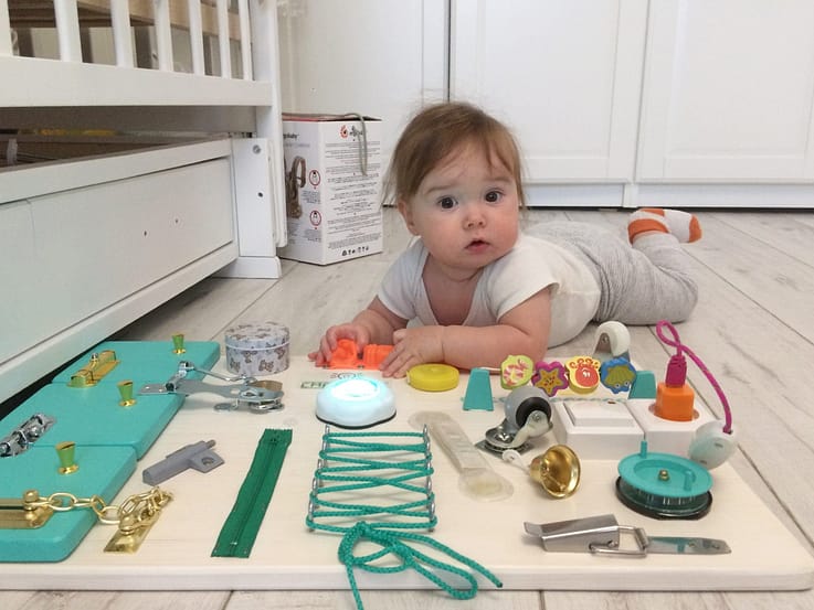 chem-zanyat-rebenka-v-7-mesyatse