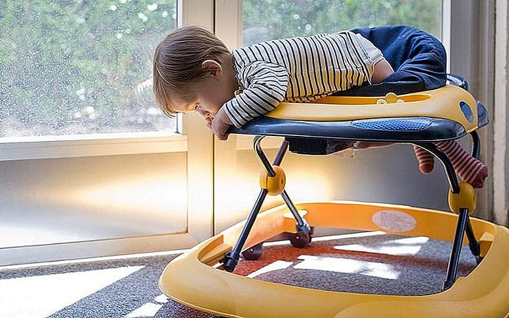 rebenok-vylez-iz-hodunkov